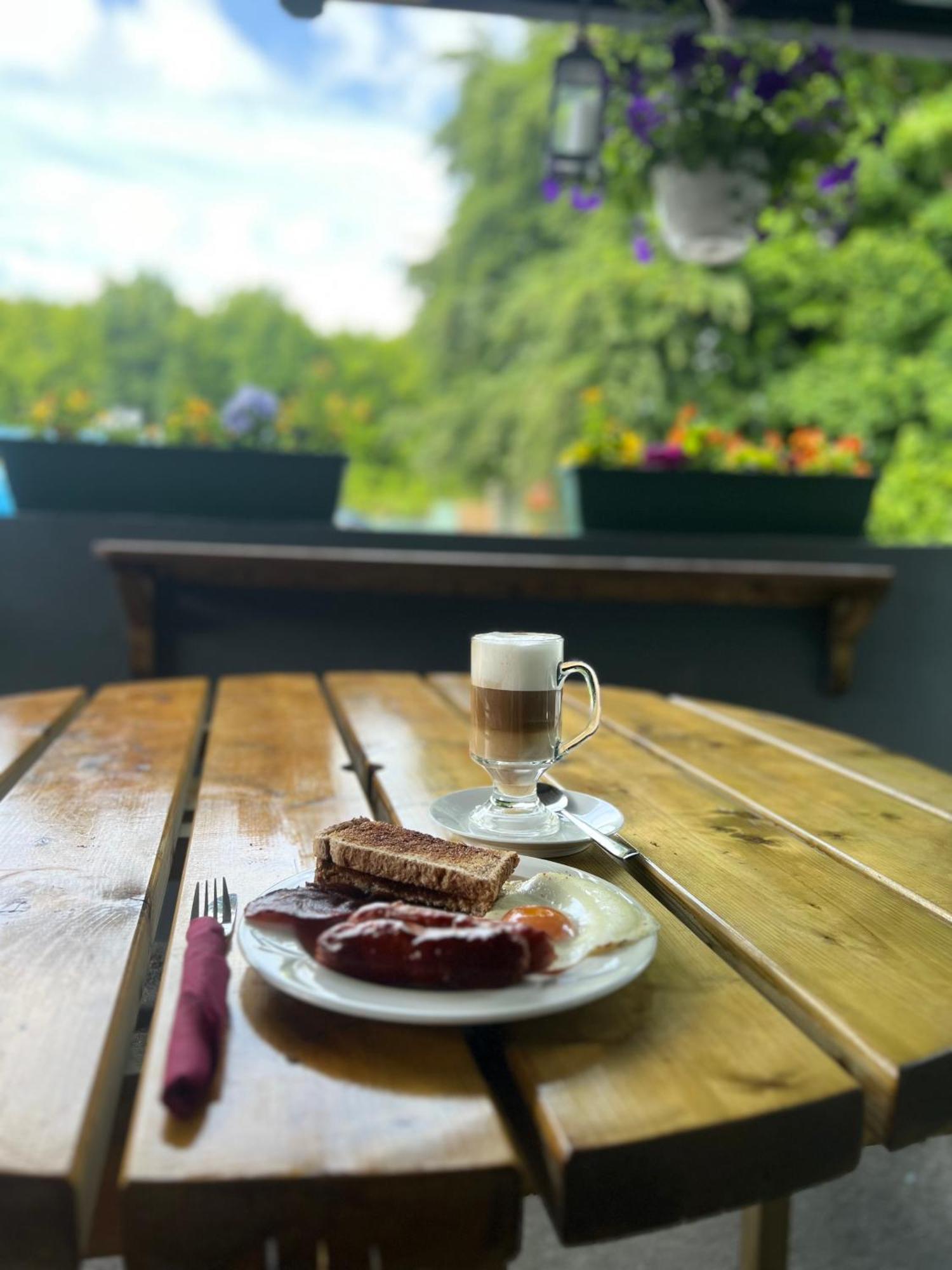 The Coach House Inn Moycullen Exteriér fotografie